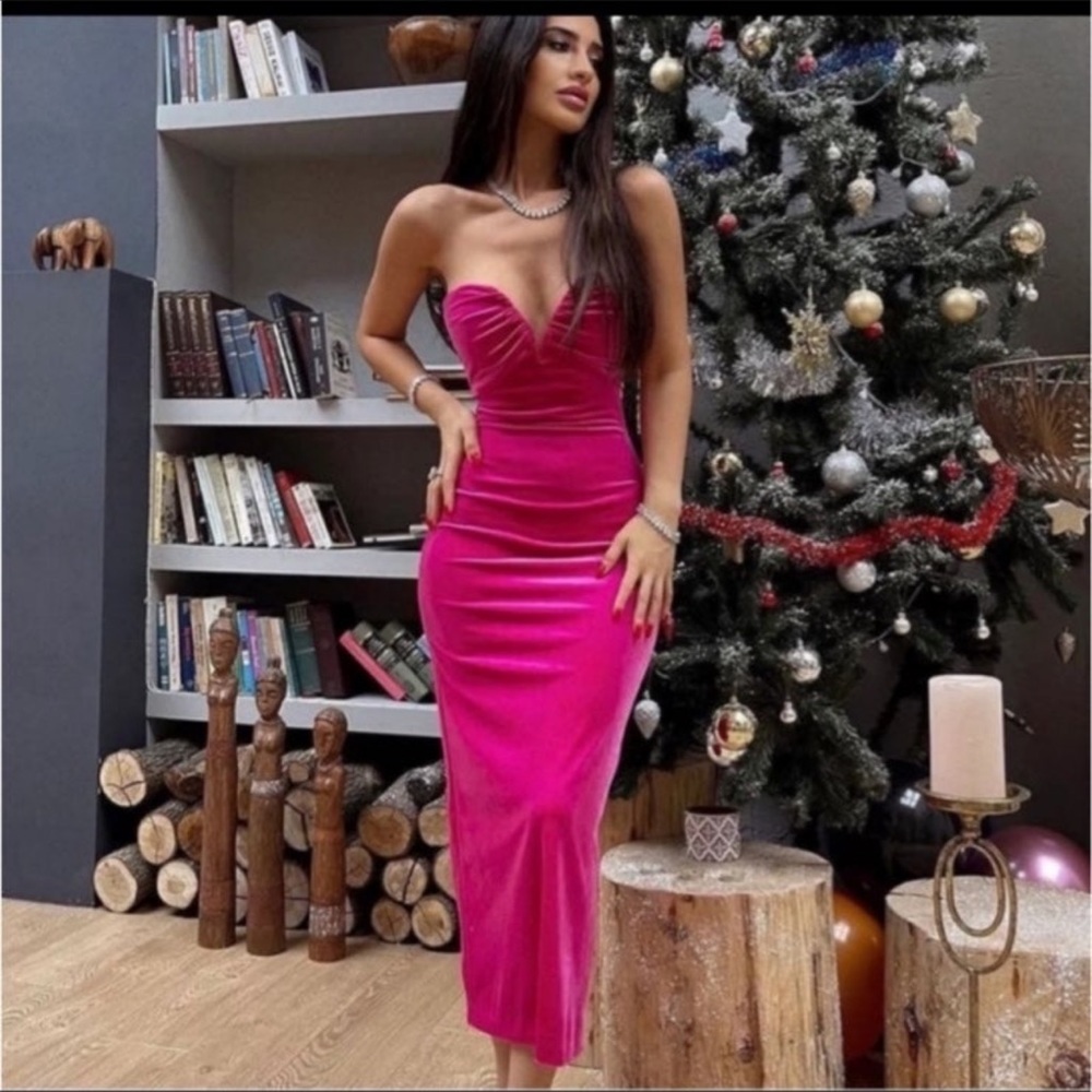 RARE Find 🔥 Zara Midi dress pink velvet BOMBSHELL 💣